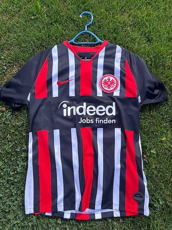 Eintracht Frankfurt Trikot, Grösse M