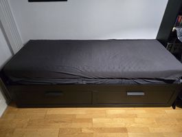 Lit banquette 2 places Brimnes noir avec 2 matelas