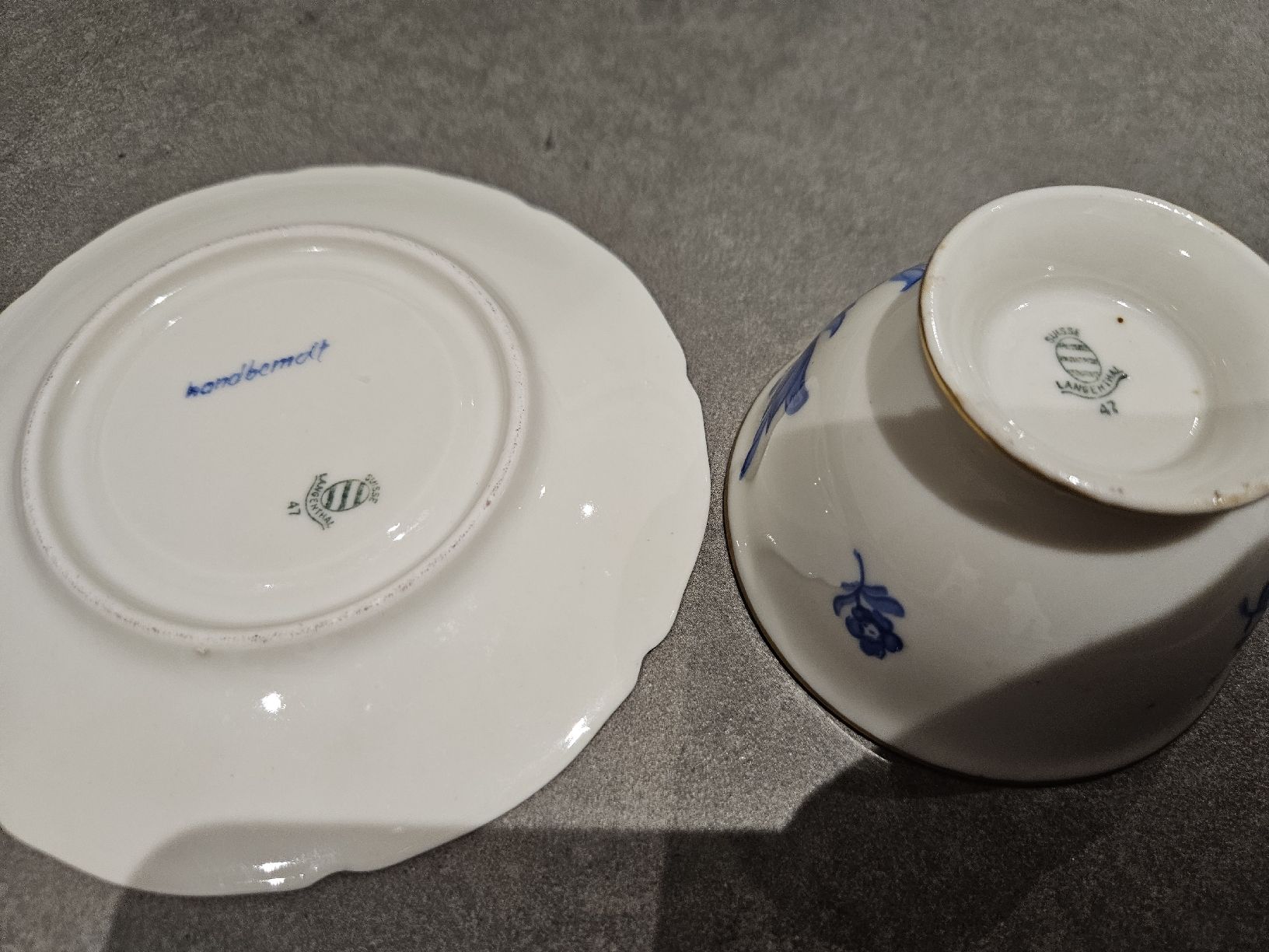 Tasses: Langenthaler Kaffeetasse mit Unterteller 1947 – D'occasion à Heimenhausen par Saint-Michel3360 3