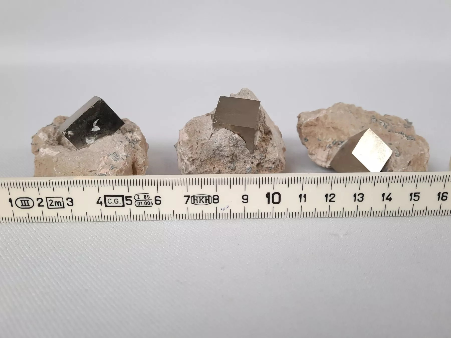 Minerali & Pietre curative: 3 Pyrit -Würfeln auf Matrix – Usato da Beinwil am See venduto da Restwert_Beinwil 8