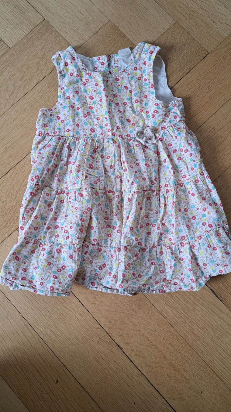 H&M Vestiti & Gonne: Sommerliches Blümchenkleid,Gr. 92 – Usato da Büren an der Aare venduto da trecine