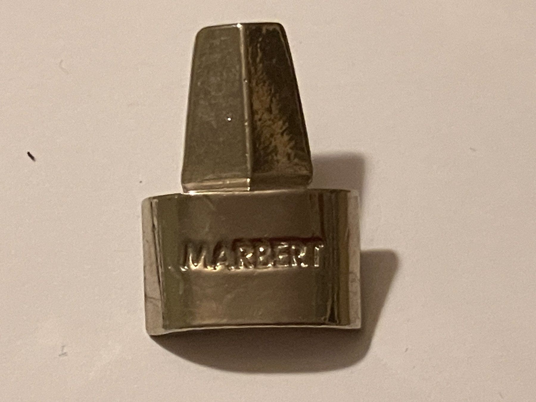 Placchette & Badge: 1 Pin Parfum Marbert – Usato da Basel venduto da djwwpp