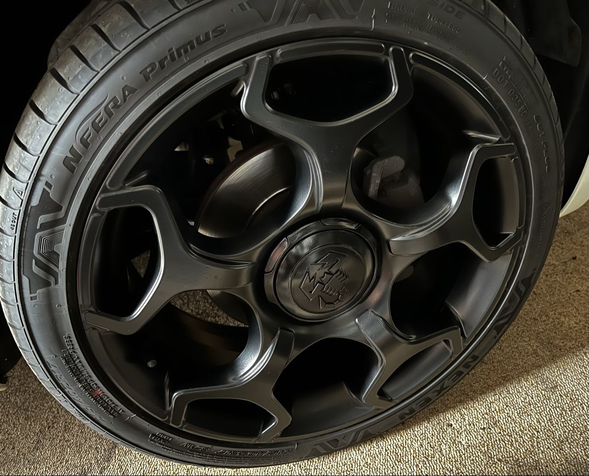 Abarth Toutes les pièces auto: 4x Abarth B985 Radnabendeckel – D'occasion à Siebnen par TheGrizzlyGus 2