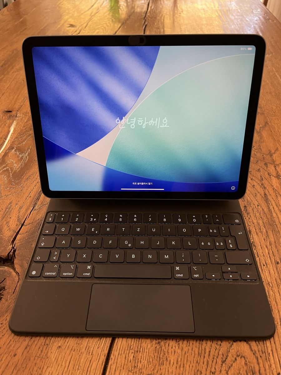 Apple Tablet PC: IPad 11Air 256GB SpaceGray M2 mit Magic Keyboard 11 – Usato da Aesch BL venduto da flugsaurier73