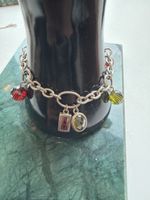 Modisches Armband, 925 Silber, mit bunten Anhängern.