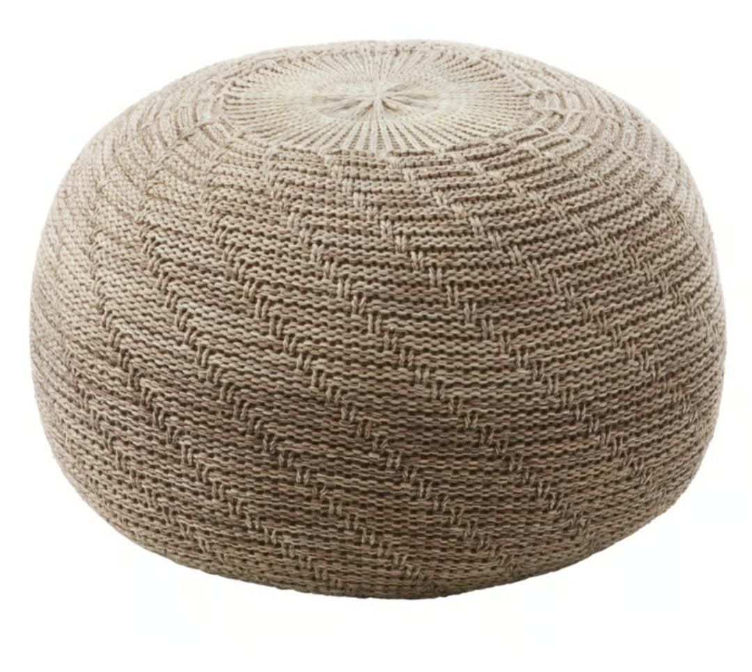 Hocker: 🪑 Moderner gestrickter Pouf / Sitzhocker in Beige – Neu (gemäss Beschreibung) aus Goldach von Dario.DM