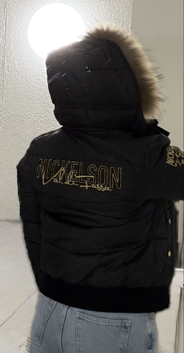 Giacche: Kurze Jacke mit Fell von Nickelson – Difettoso da Opfikon venduto da Desi.s 1