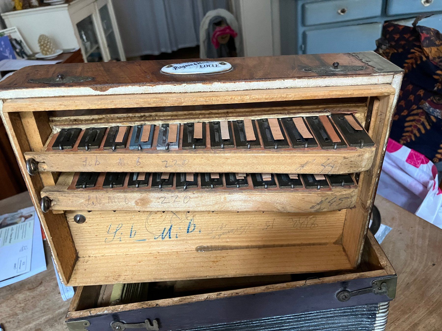 Instruments de musique: Akkordeon antik, Hercule Pingeon&Haldimann – Défectueux à Zürich par rog_cnd8 6