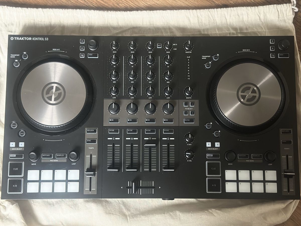 Traktor Console di mixaggio: Traktor Kontrol S3 Controller – Usato da Niedergösgen venduto da SabiLDS