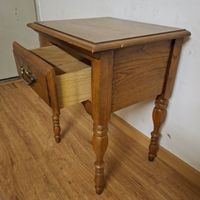 Antiker Schöne Nachttisch  Nussbaumholz 1 schublade 1900er