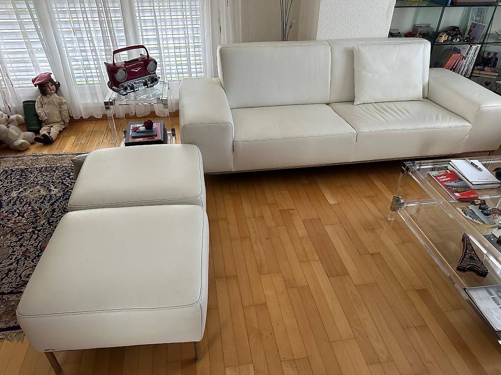 Sofas: Elegantes zeitloses weisses Ledersofa-Set  2 Sofas/2 Hocker – Gebraucht aus Winkel von Chaefer69 2