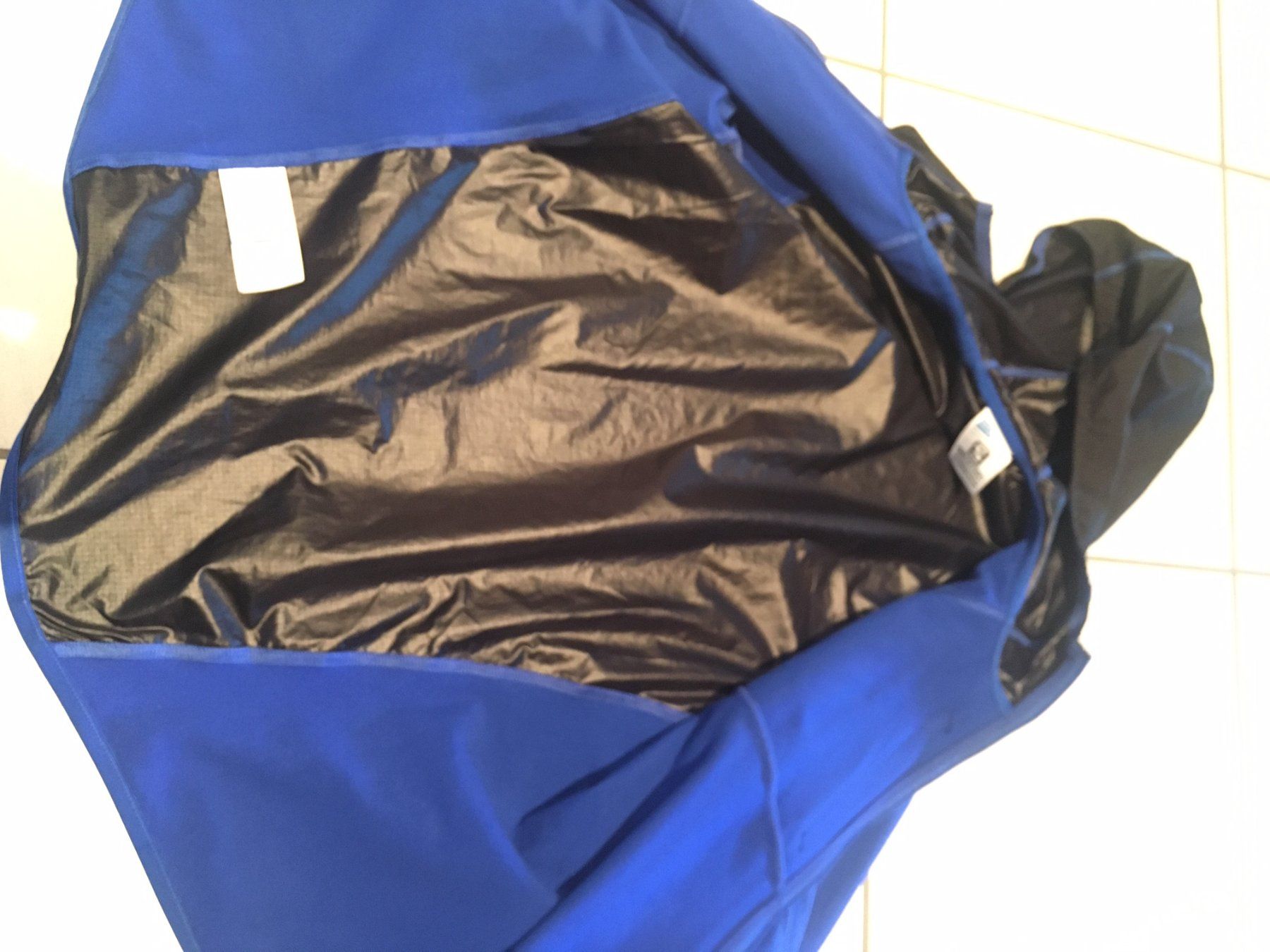 Salomon Jacken: leichte Salomon Trainingsjacke – Gebraucht aus Chur von steffeli04 3