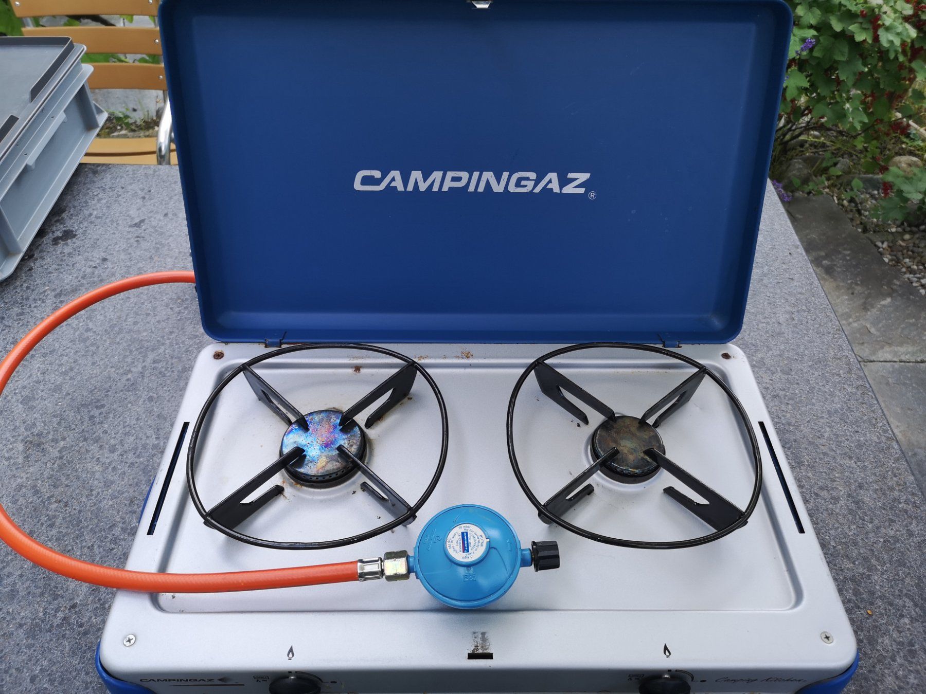 Campingaz Herde: Campingaz Campingkocher 2-flammig mit Deckel – Gebraucht aus Zürich von