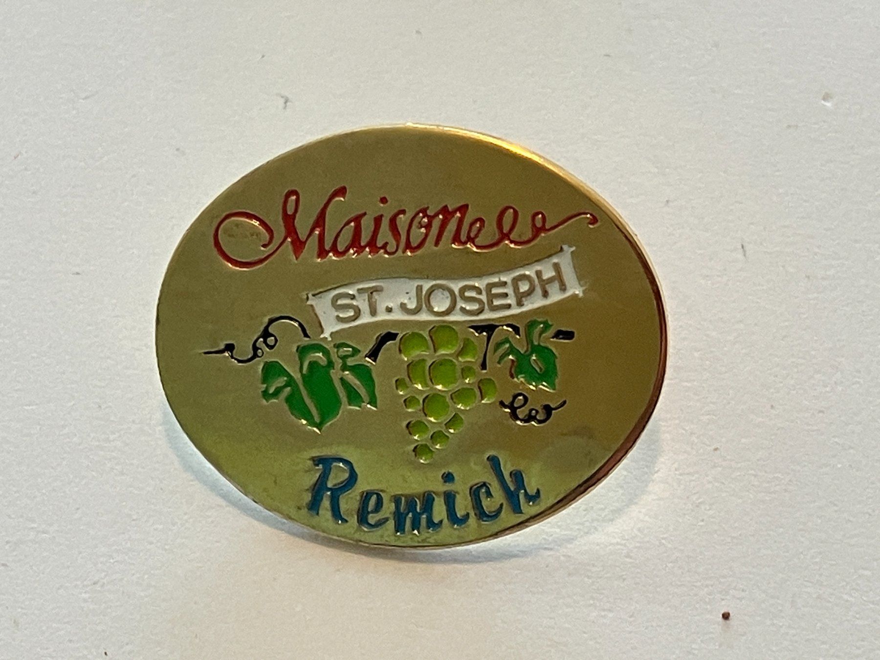 Placchette & Badge: 1 Pin Maison St. Joseph Remick – Usato da Basel venduto da djwwpp