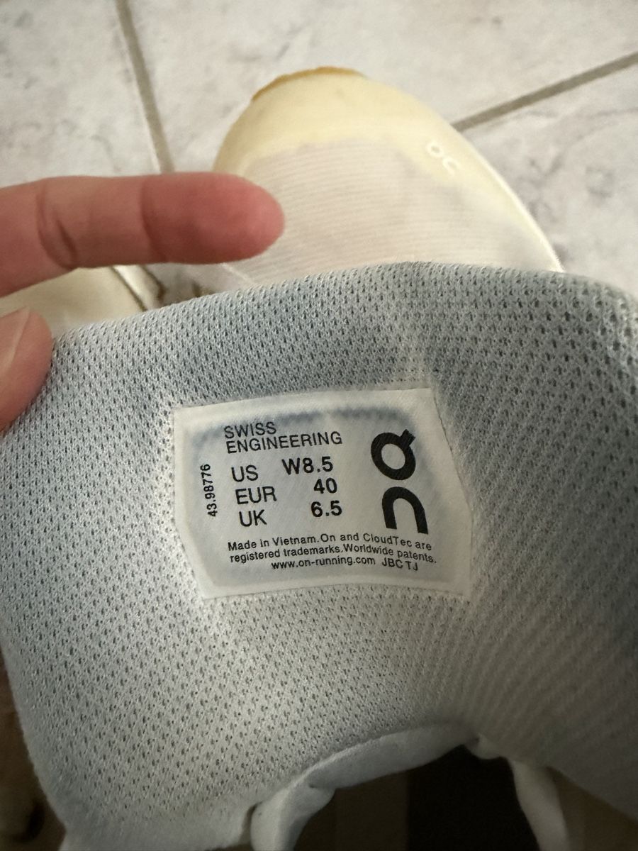 On Chaussures femmes: On Cloud Hi Waterproof Swiss Edition Wanderschuhe Gr.40 – D'occasion à Sevelen par gsandax 4
