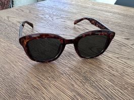 Beautiful sunglasses used once