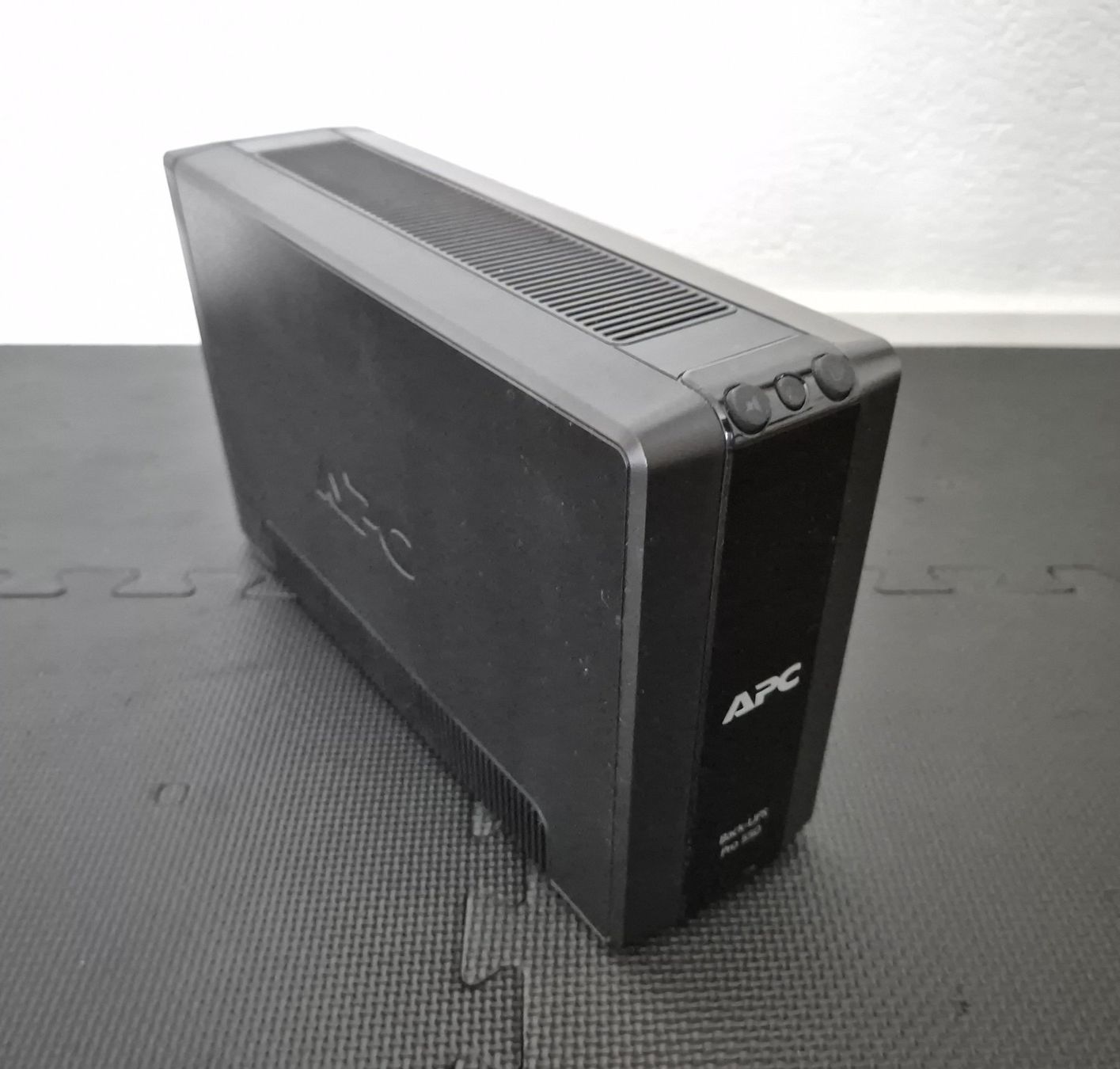 Apc Batterie: USV APC Back-UPS Pro – Usato da Frauenfeld venduto da servicesdietrich