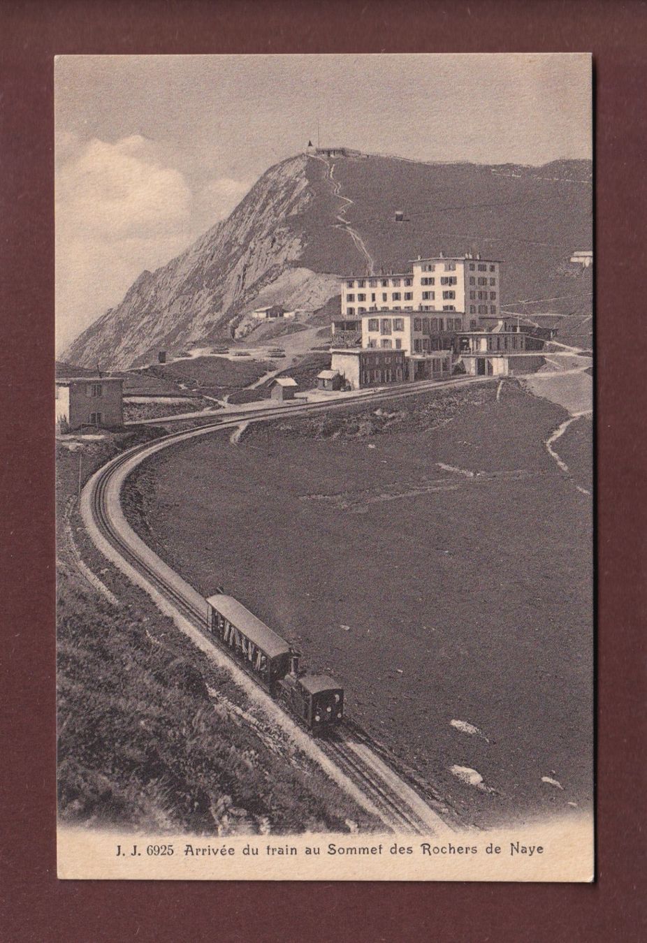 Cartoline postali: ROCHERS DE NAYE - Arrivée du train – Usato da Pully venduto da nicecards
