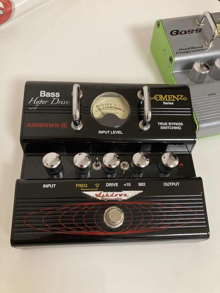 Strumenti musicali: Ashdown bass guitar effekt hyper drive lomenzo compression – Usato da Minusio venduto da Bolix 1