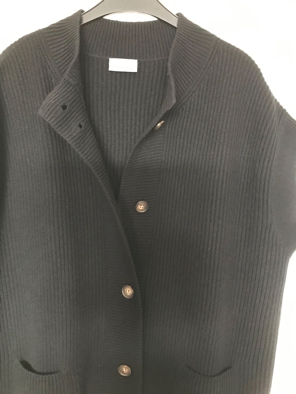 Gilet & Giacche senza maniche: Schwarze Cashmere Strickweste mit Knöpfen – Usato da Niederteufen venduto da mix18 2