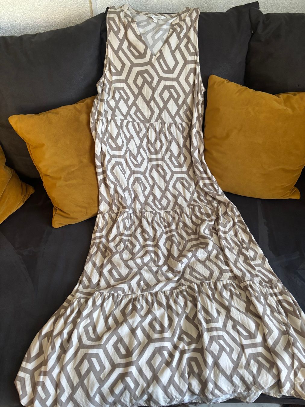 Kleider: APRICOT Maxikleid neuwertig – Neu (gemäss Beschreibung) aus Merishausen von yourdream 2