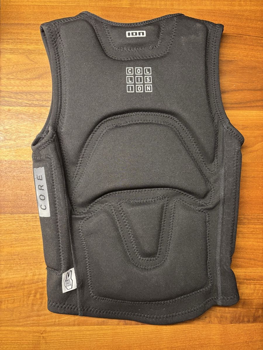 Gilet & Giacche senza maniche: ION Collision Vest Core - Surfing Elements 152/12 - schwarz – Nuovo (secondo la descrizione) da Abtwil SG venduto da mvjes 1