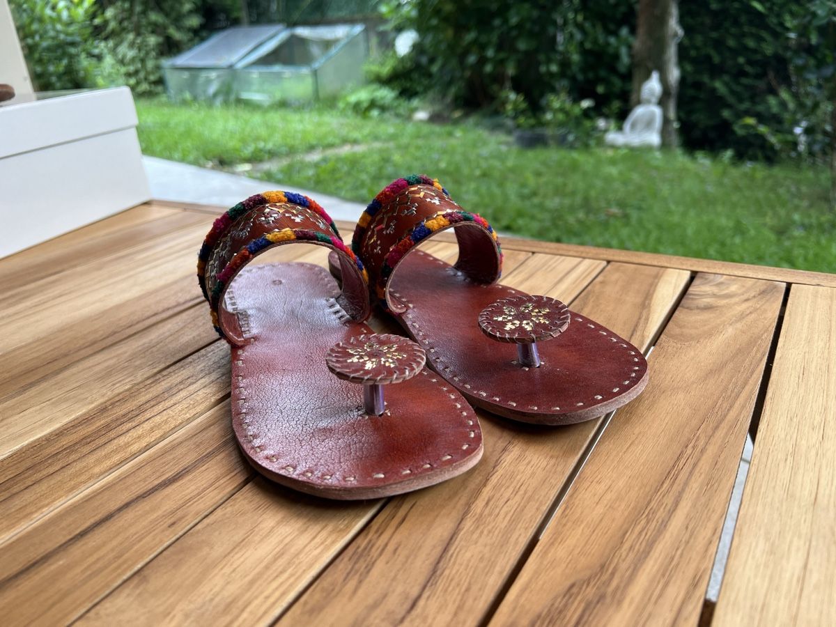 Scarpe da donna: Authentic Nepalese Sandals - size 6 – Nuovo e nell'imballaggio originale da Ponte Capriasca venduto da lev002s 2