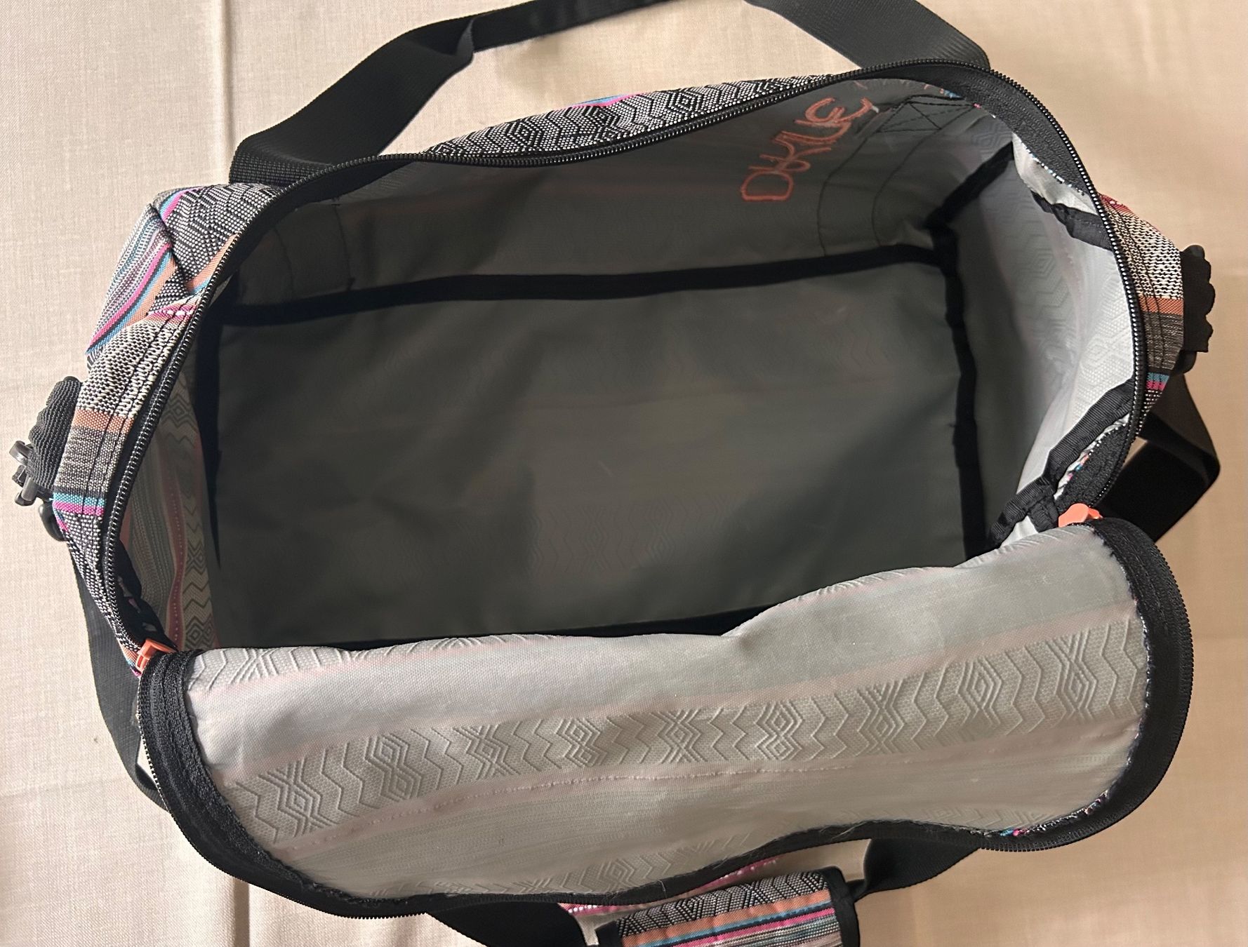 Dakine Taschen für Damen: DAKINE Reisetasche – Gebraucht aus Dättwil AG von fio_d76l 2