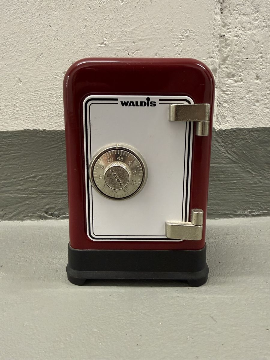 Salvadanai: Waldis Safe Spardose, Rot, Vintage Look – Nuovo (secondo la descrizione) da Zürich venduto da sandro_colombini