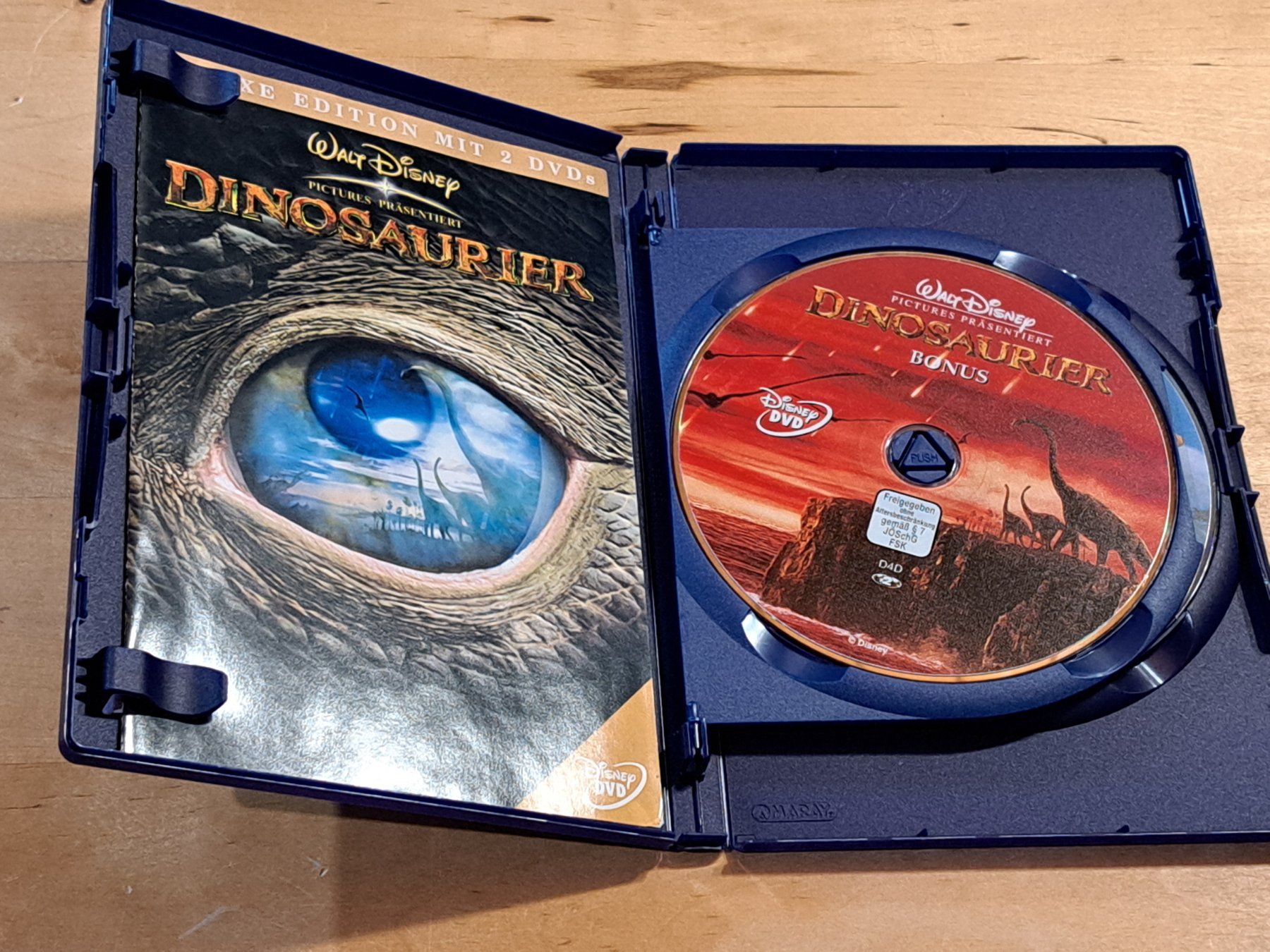 Tutti i DVDs: DVD DINOSAURIER, Walt Disney, 2-Disc Deluxe Edition – Usato da Unterseen venduto da Kanica 6