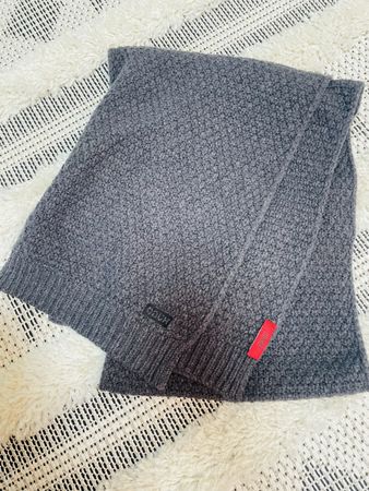 Hugo Boss Herrenschal aus Wolle - Warm durch den Winter!