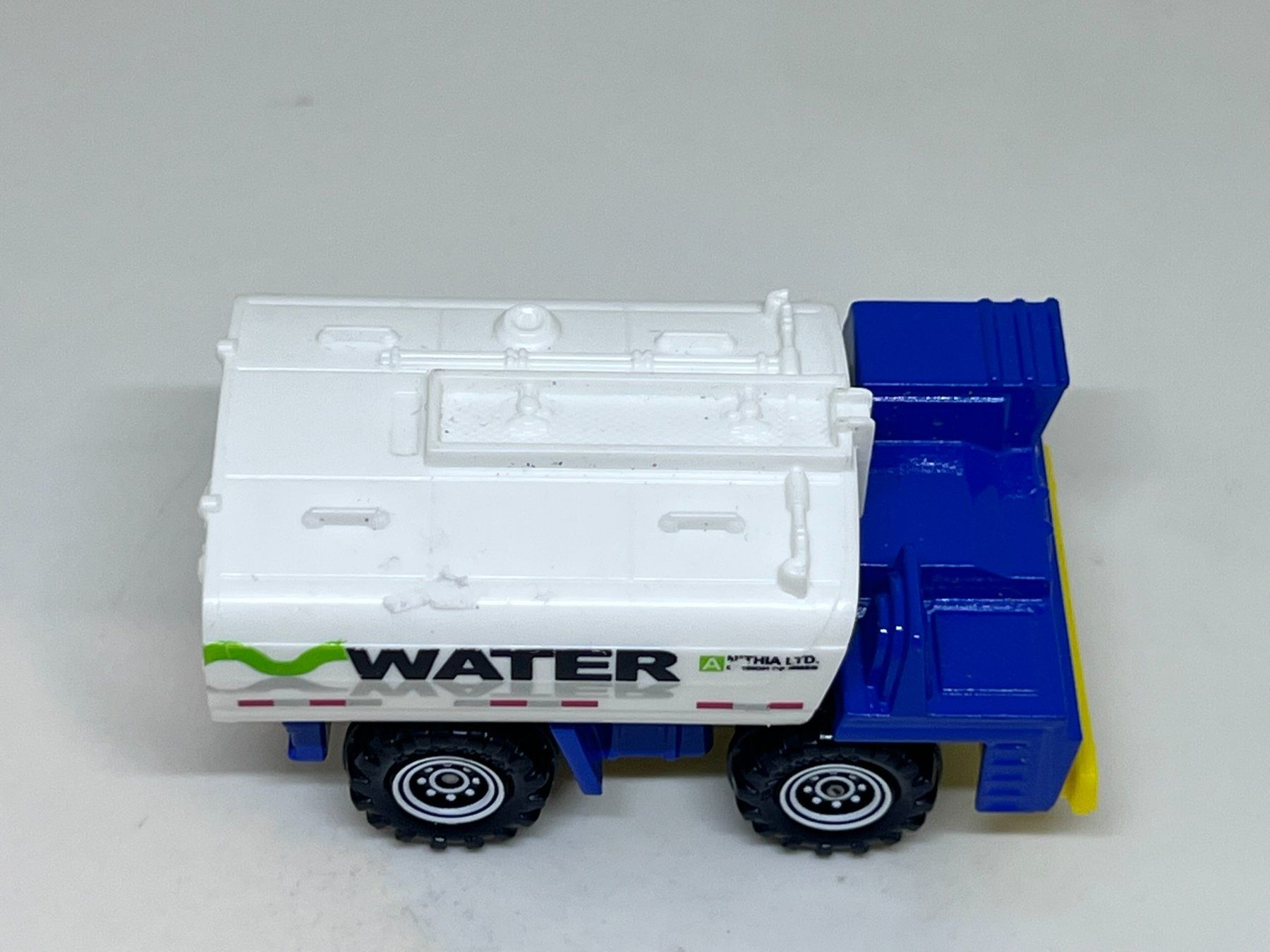 Matchbox Modellini d'auto: Matchbox Water Hauler #20 – Usato da Wildegg venduto da LaaBoutique 1