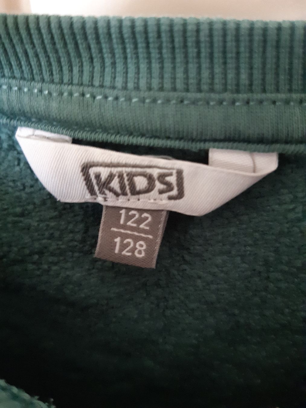 Kleiderpakete & -sets: vier Pullover Gr. 122 – Gebraucht aus Langenthal von AspireE15 8
