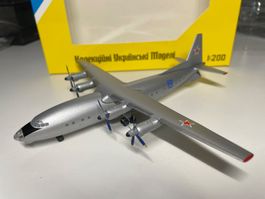 Antonov An-10 Soviet Air Force "18" 1/200