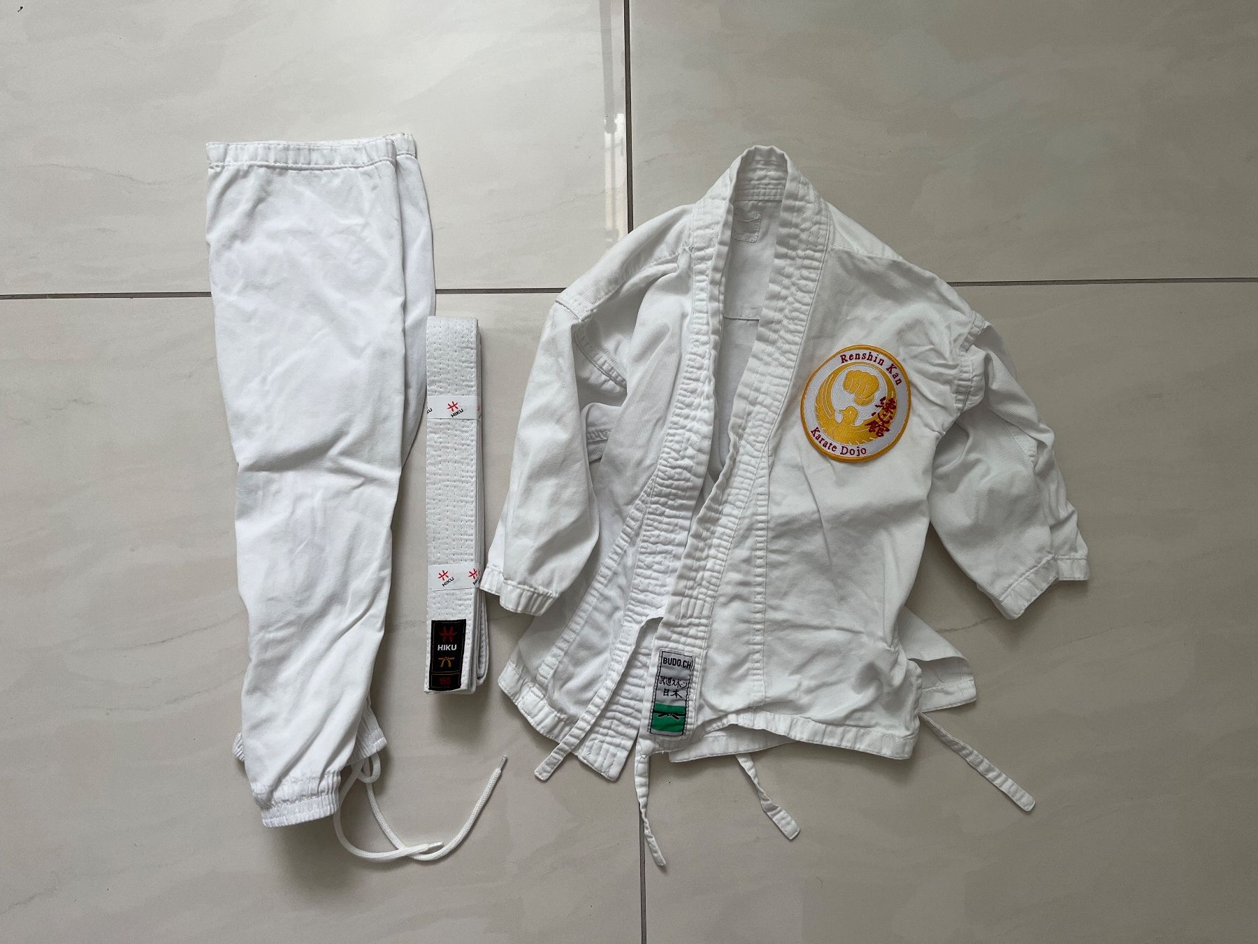 Costumes: Karate Kleid Grösse 110 – Neuf (Voir description) à Riedt b. Erlen par Meoni