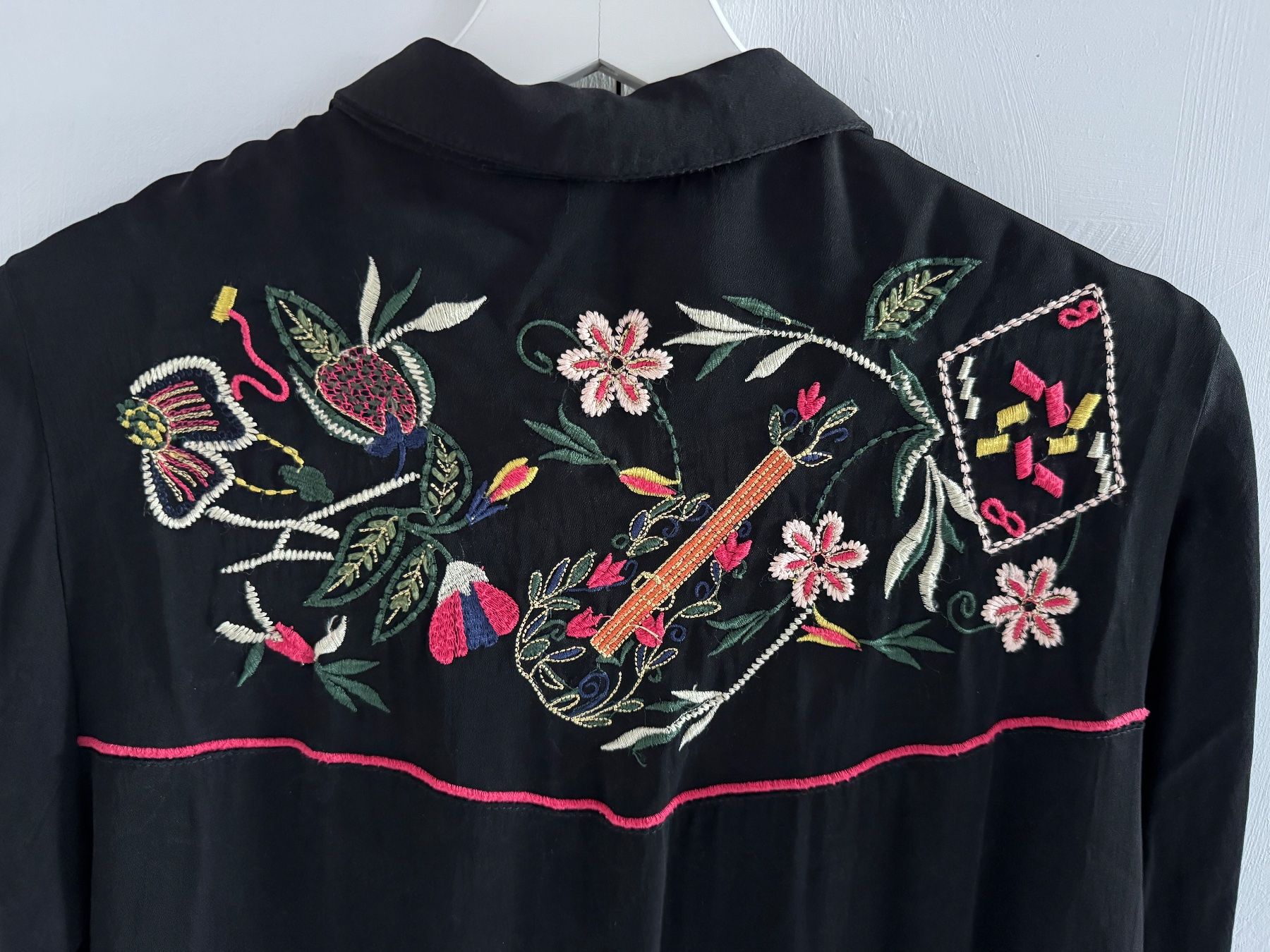 Zara Blusen: Chemise brodée Zara. – Gebraucht aus Clarens von Fmoi 2