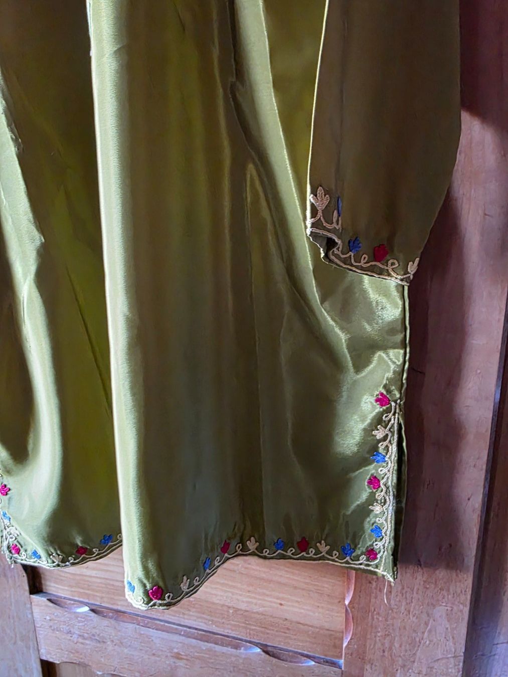 Blusen: blumige seidige Bluse mit Blumen Motiv – Gebraucht aus Walterswil BE von Lonitti 5