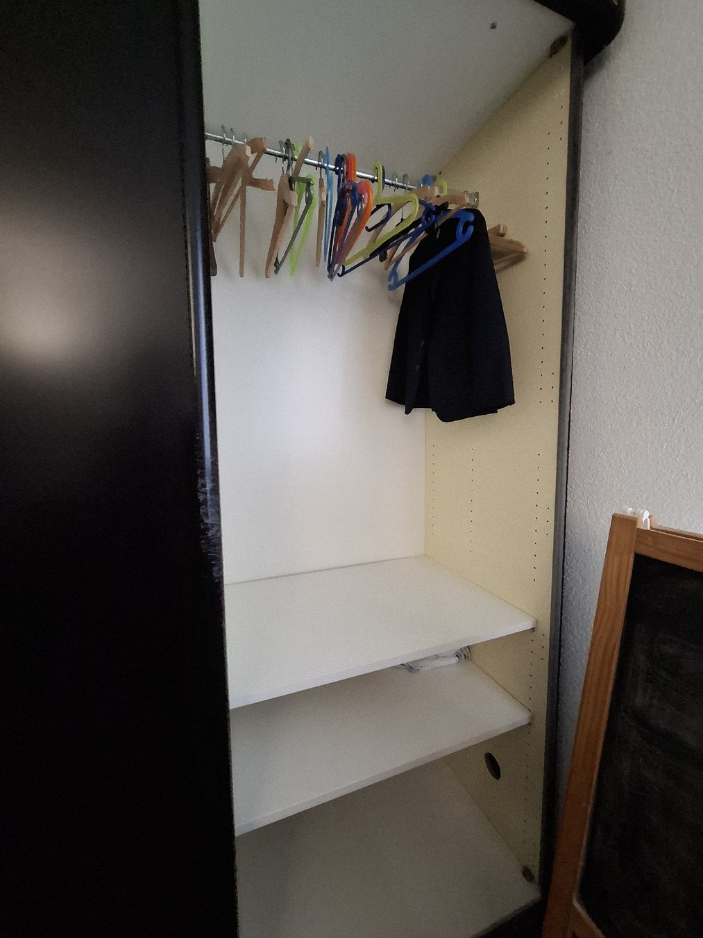 Armadi: Schwarzer Schiebetürenschrank – Usato da Luzern venduto da wvg_lt6m 7