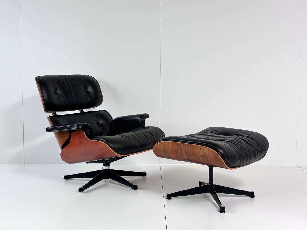Eames Sessel: Eames Lounge Chair & Ottoman - Charles & Ray Eames - Vitra – Gebraucht aus Zürich von LeMoege 2