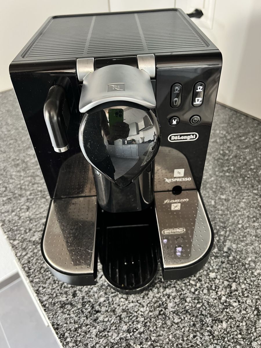 Nespresso Macchine per caffè & Macchine per espresso: Delonghi Nespresso Lattissima – Usato da Schwarzenburg venduto da gianfranco1982