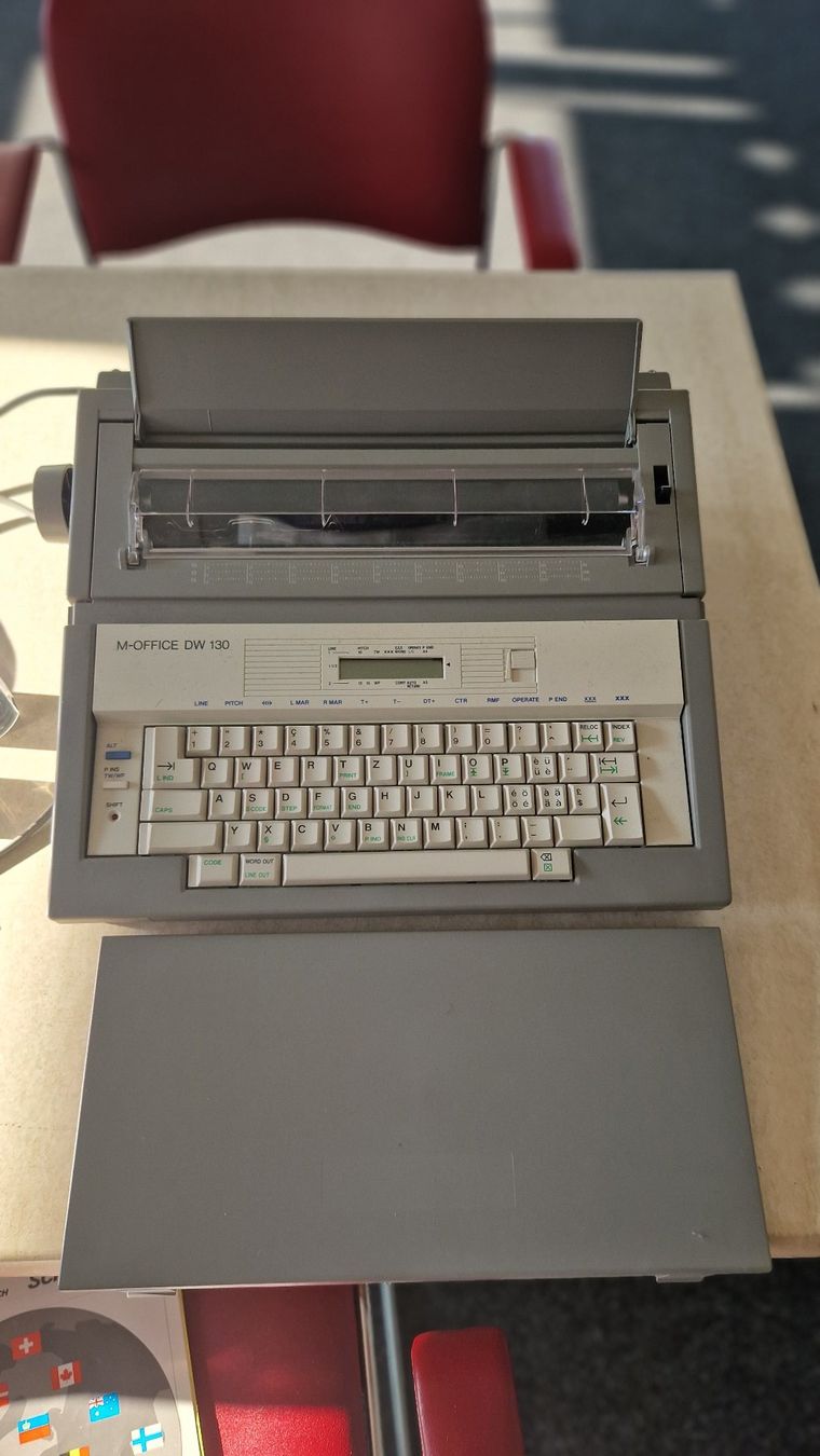 Macchine da scrivere: Schreibmaschine M-OFFICE DW 130 – Usato da Regensdorf venduto da Beeker 2