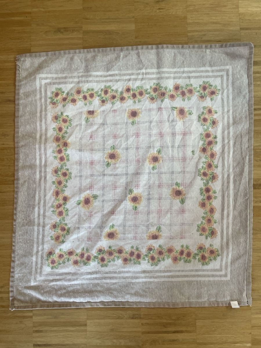 Tutte le decorazioni: Tischdecke mit Sonnenblumen 72x77cm – Usato da Nänikon venduto da chile81 1