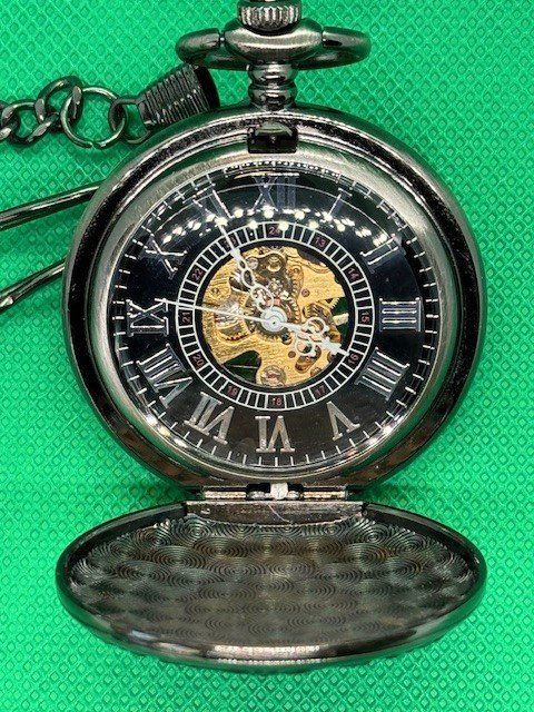 Altuna Newby Uhr – Mechanisches Wanduhr-Design In Bronze-Optik – Inkl. Batterie