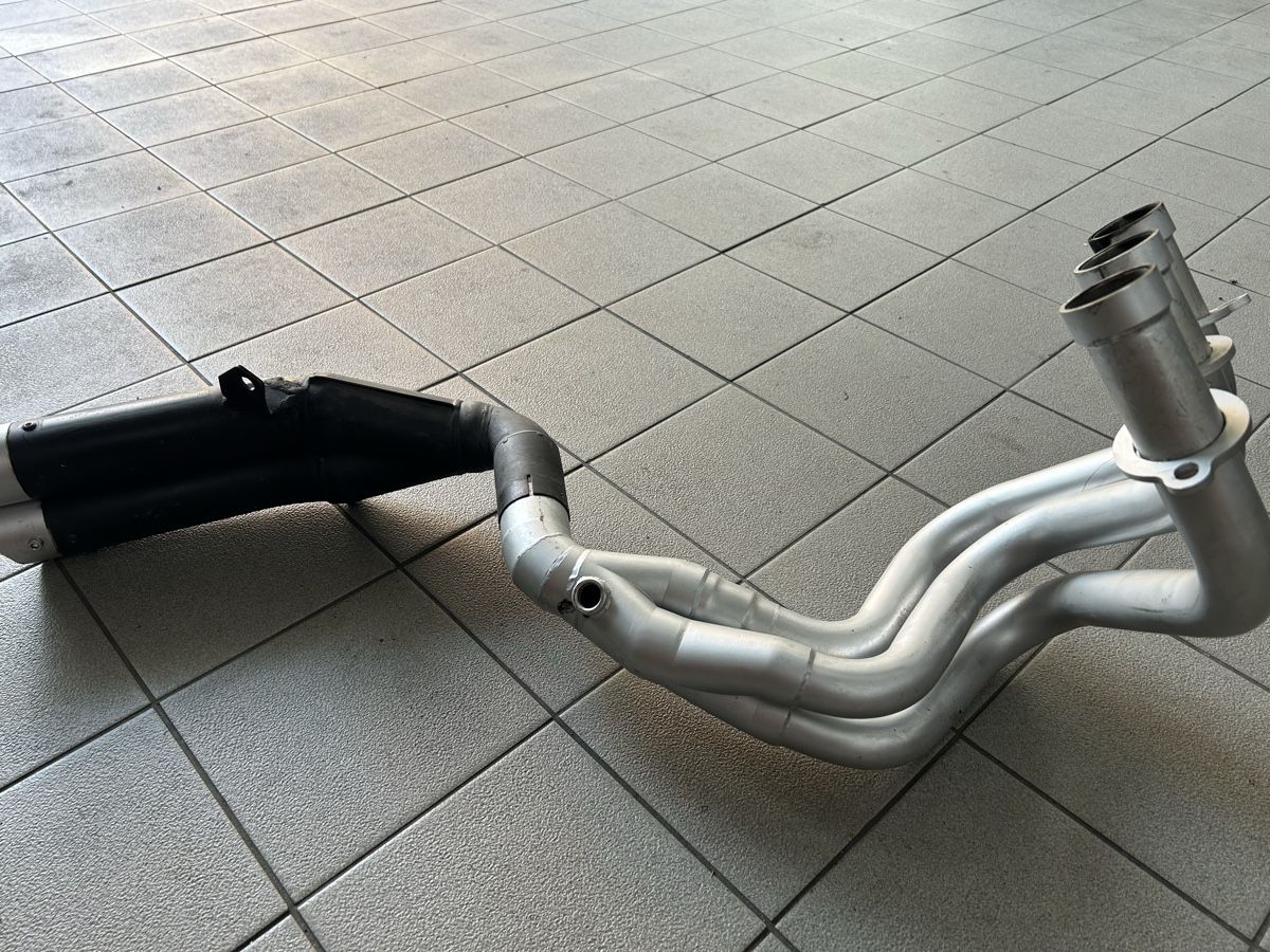 Yamaha Sistemi di scarico: Ligne échappement ixil Yamaha mt09 – Usato da Ecublens VD venduto da RodrigoFortunato249