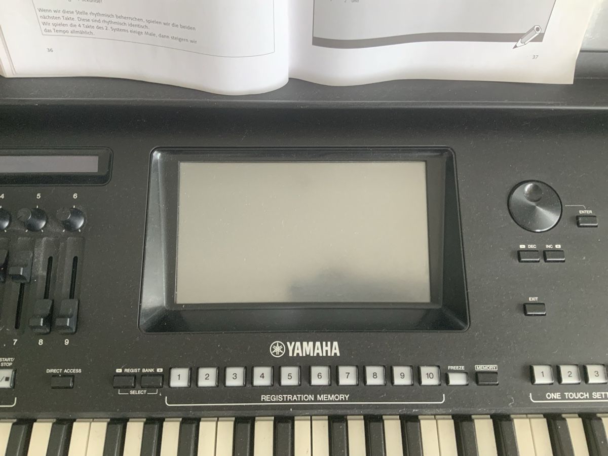 Yamaha Strumenti musicali: Keybord. Genos – Usato da Orselina venduto da rob_8fqr 3