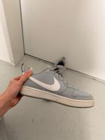 Nike Court Borough Low 2, Grau/Weiss, Gr. 38.5