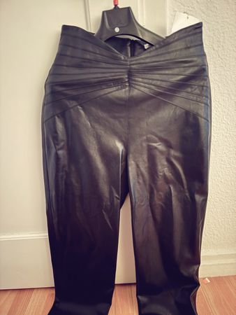 Pantaloni in pelle nera, perfetti !!Taglia L