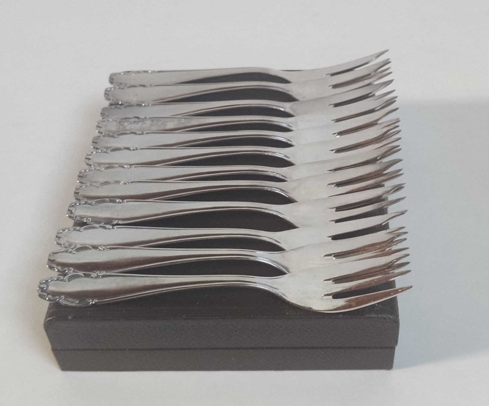 Set di posate: 12X, 100/20 Silber, Wirths-Stempel. – Nuovo e nell'imballaggio originale da Lamboing venduto da Qtrica 1