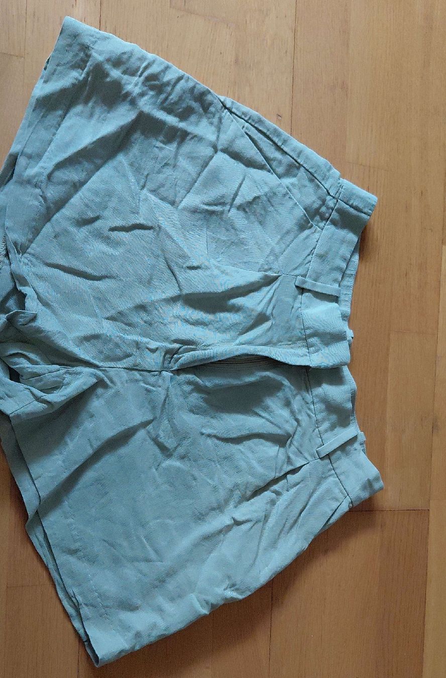 H&M Pantaloni: Kurze Hose beige Grösse 38  – Usato da Basel venduto da AnVi22
