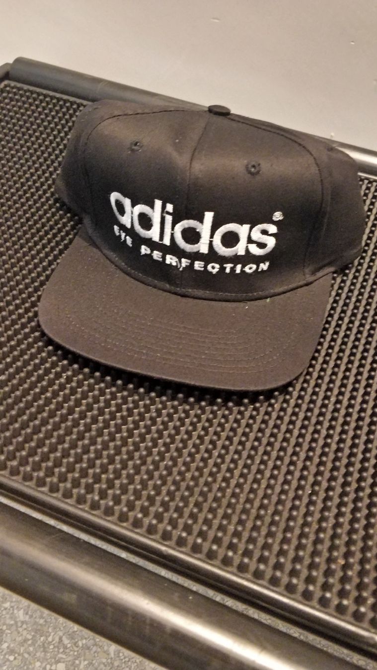 Adidas Altro abbigliamento per bambino: Adidas Kappe Hut Base Cap schwarz – Nuovo (secondo la descrizione) da Flawil venduto da rcnkr